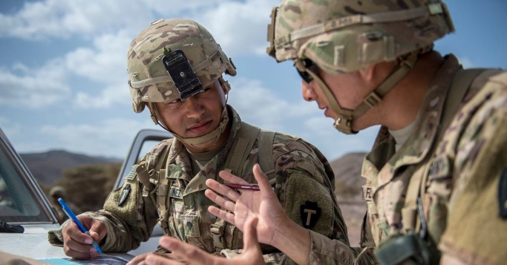 A photograph of 2 soldiers talking.