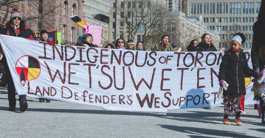 Pipeline protests paralyze Canada