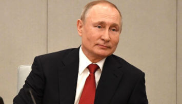 Medium shot of Putin