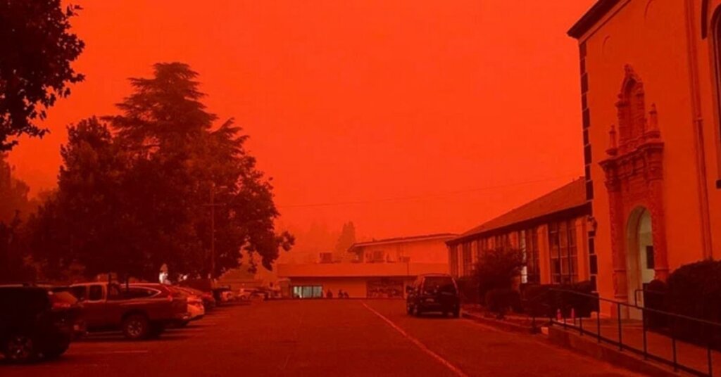 Apocalyptic scenes in California as "fire thunderstorms" drown out the sun